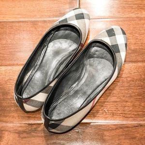 Burberry classic flats